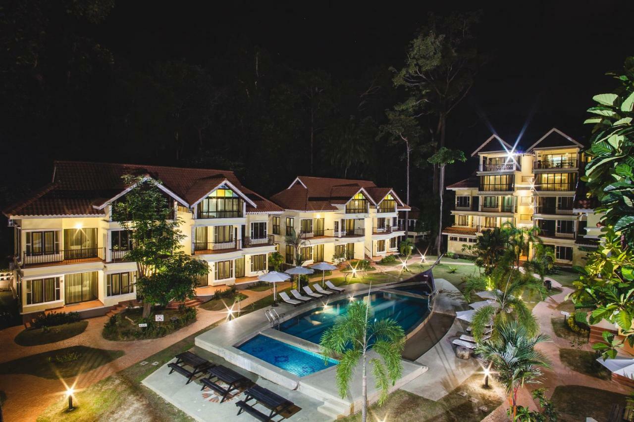 Anjungan Beach Resort Kampung Teluk Nipah Exterior foto