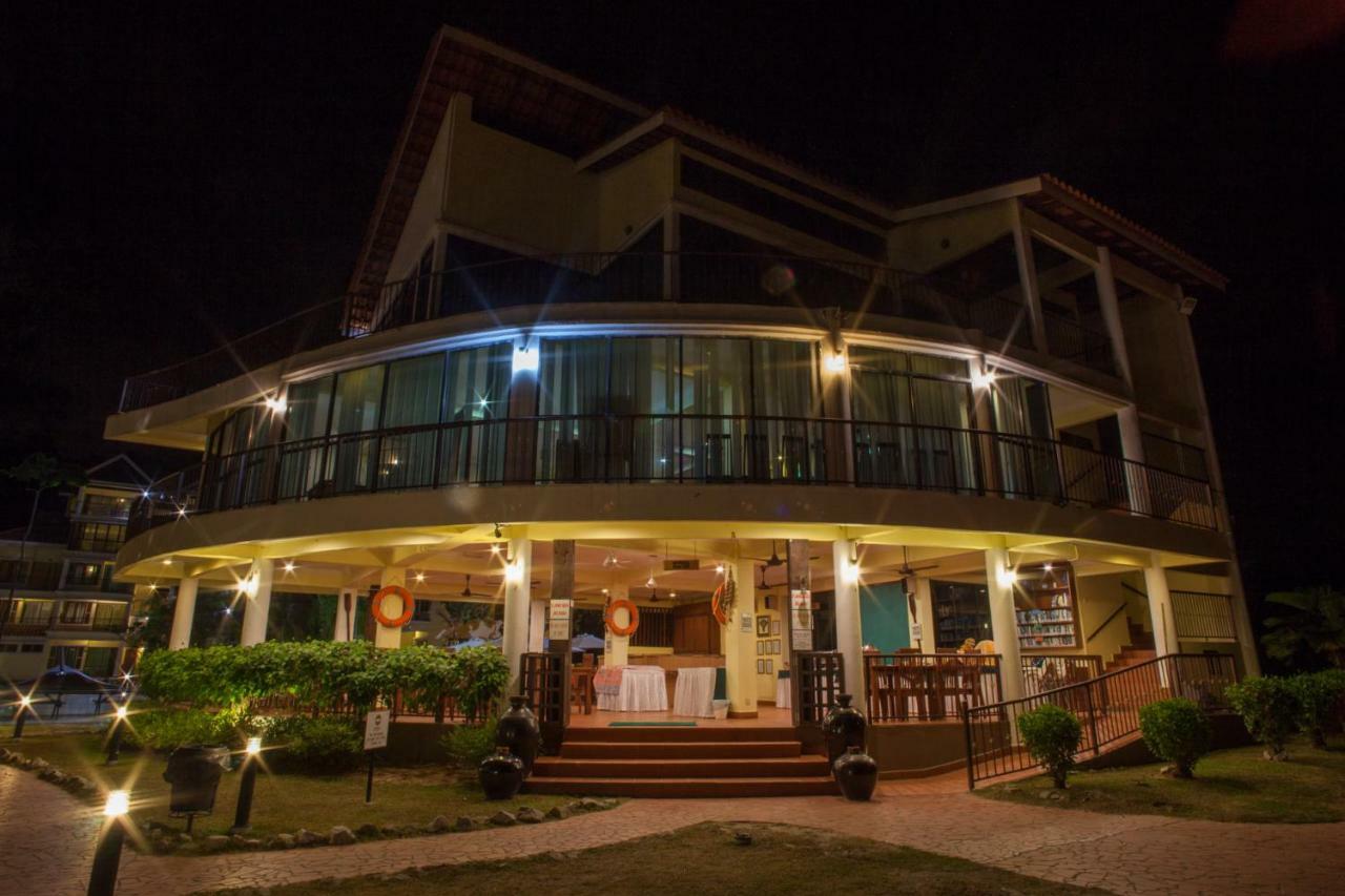 Anjungan Beach Resort Kampung Teluk Nipah Exterior foto