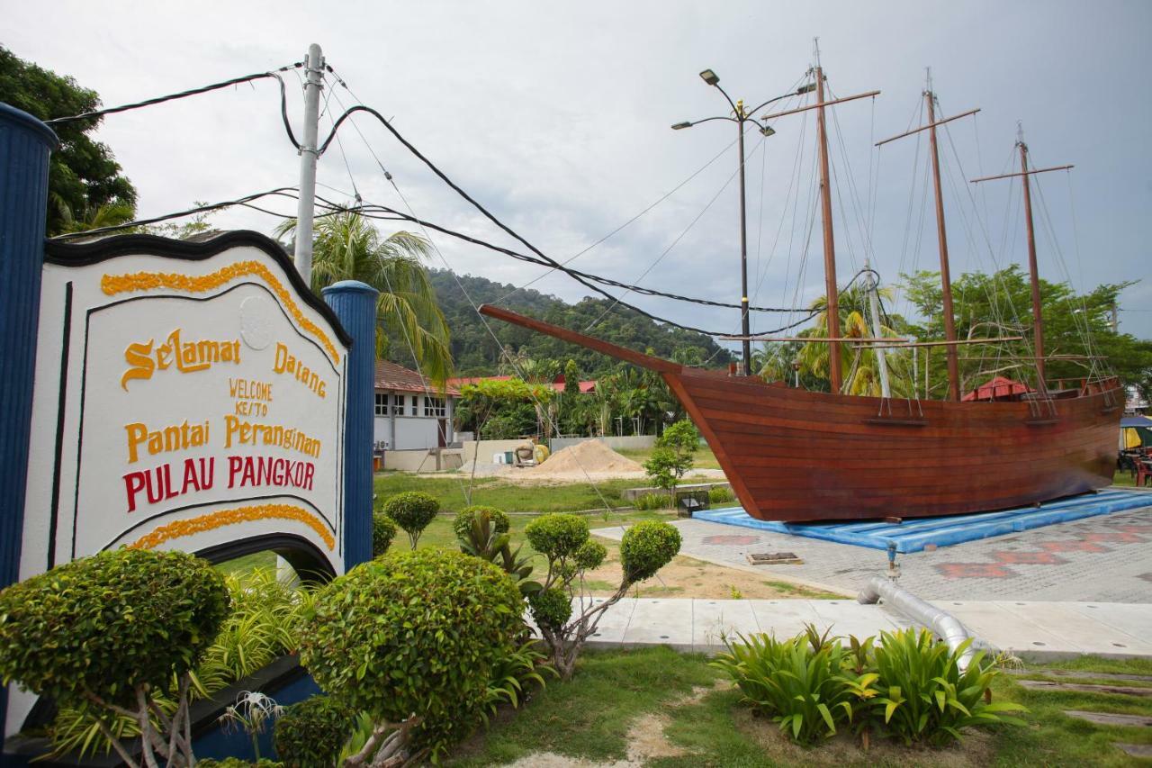 Anjungan Beach Resort Kampung Teluk Nipah Exterior foto